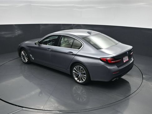Used 2022 BMW 530e w/ Convenience Package RWD image 37