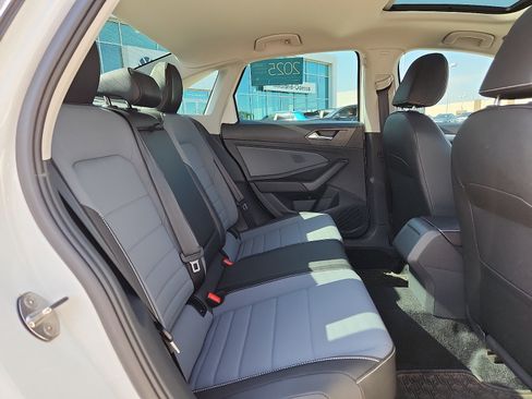 Certified 2025 Volkswagen Jetta SE w/ Sunroof Package FWD image 14