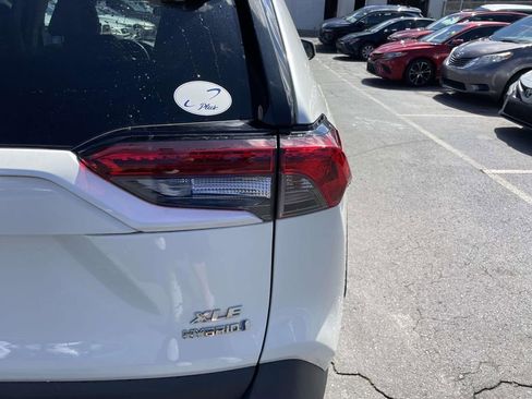 Used 2021 Toyota RAV4 XLE Premium image 27