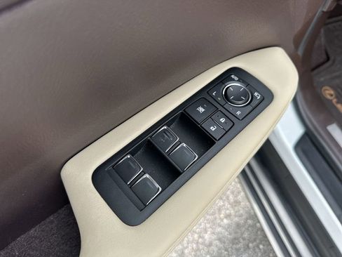 Used 2018 Lexus RX 450h AWD image 17