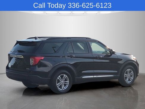 Used 2022 Ford Explorer XLT AWD/4WD image 8