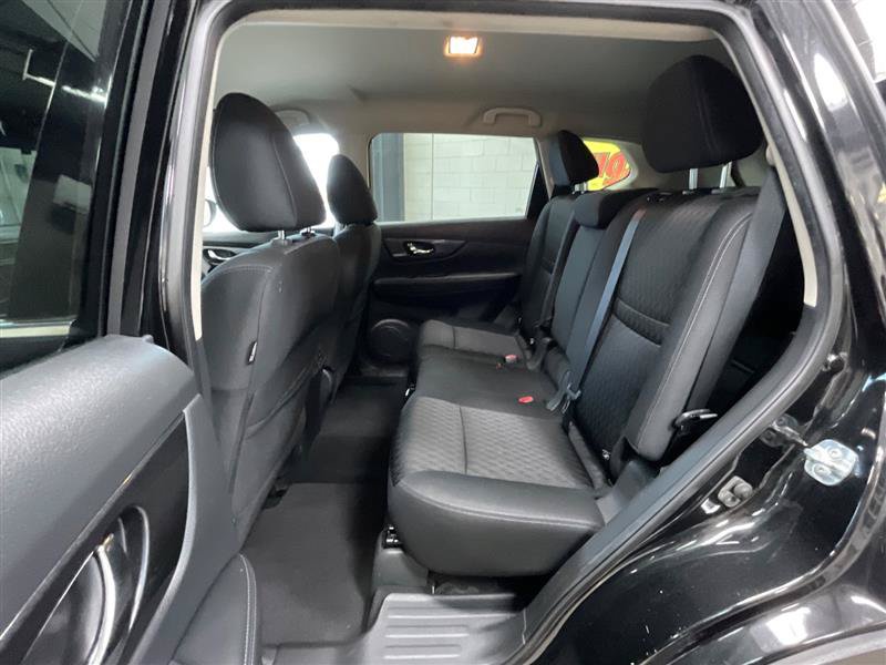 Used 2020 Nissan Rogue SV FWD image 25