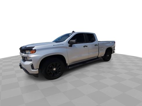 Used 2020 Chevrolet Silverado 1500 Custom w/ Custom Value Package RWD image 4