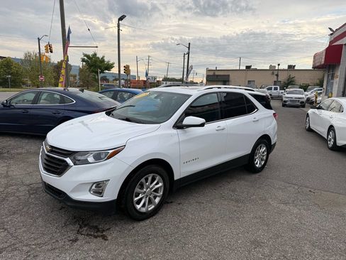 Used 2018 Chevrolet Equinox LT w/ Sun & Infotainment Package image 11