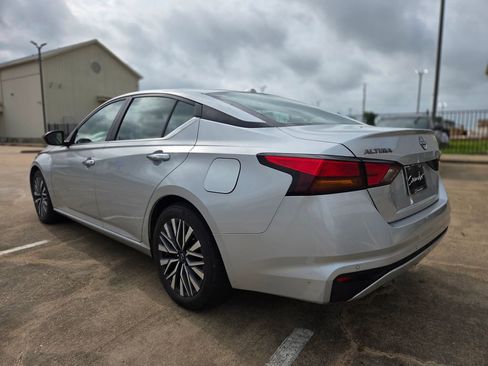 Used 2024 Nissan Altima 2.5 SV FWD image 7