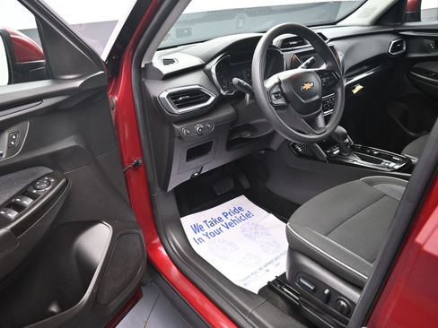 Used 2023 Chevrolet TrailBlazer LT FWD image 9