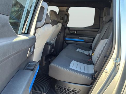 Used 2025 Toyota Tacoma TRD Off-Road image 15