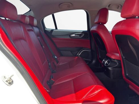 Used 2019 Alfa Romeo Giulia RWD image 24