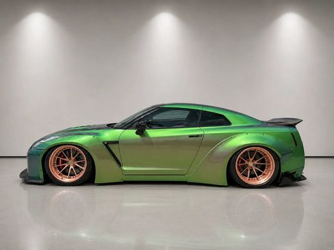 Used 2014 Nissan GT-R Black Edition AWD/4WD image 8