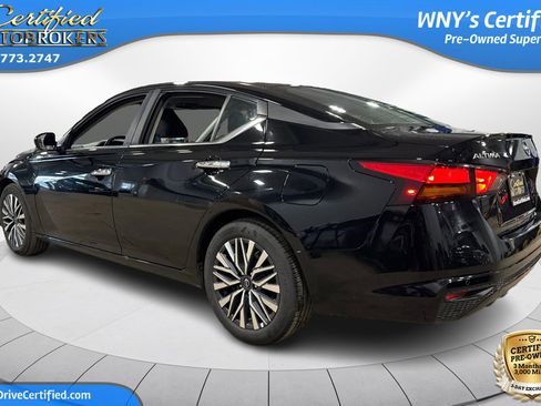 Used 2025 Nissan Altima 2.5 SV FWD image 8