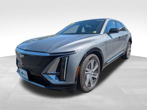 Used 2024 Cadillac Lyriq Tech AWD/4WD image 3