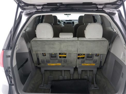Used 2014 Toyota Sienna LE FWD image 12