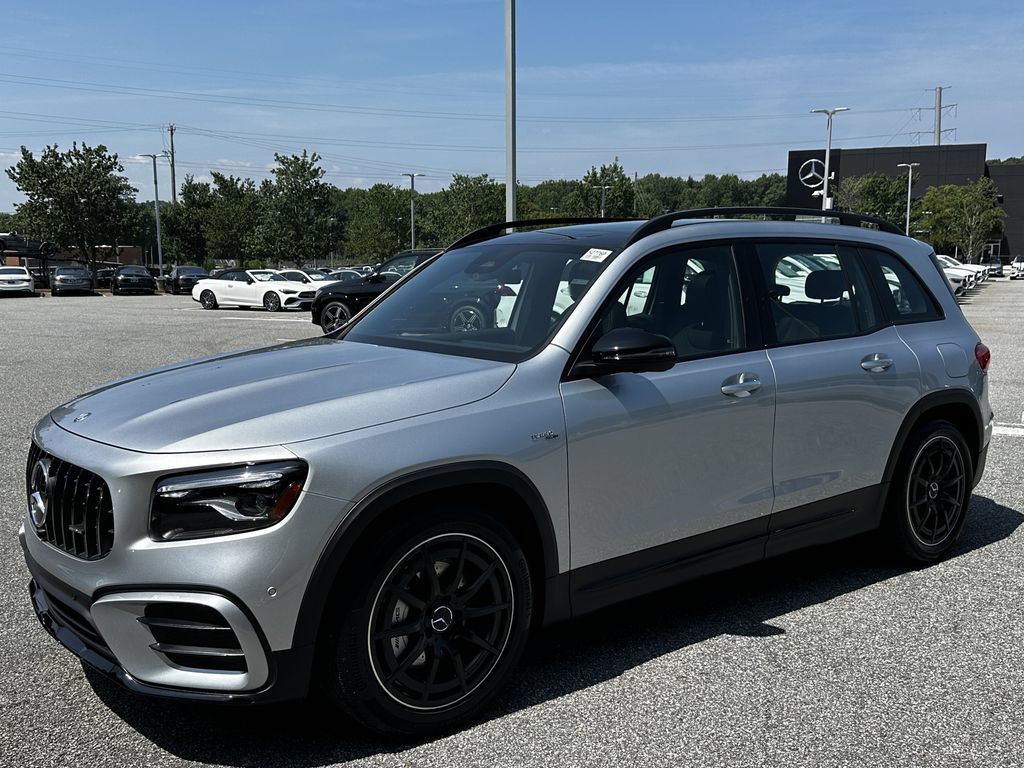 Used 2026 Mercedes-Benz GLB 35 AMG 4MATIC image 4