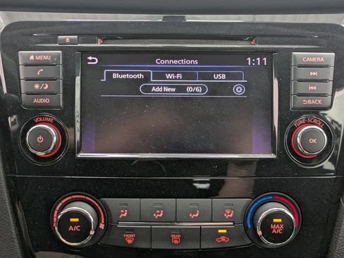 Used 2018 Nissan Rogue SV FWD image 10