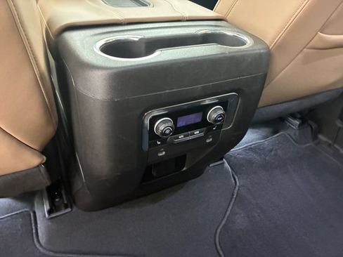 Certified 2024 Chevrolet Suburban Premier AWD/4WD image 19