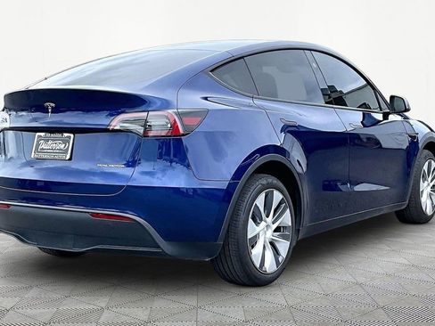 Used 2024 Tesla Model Y Long Range AWD/4WD image 2