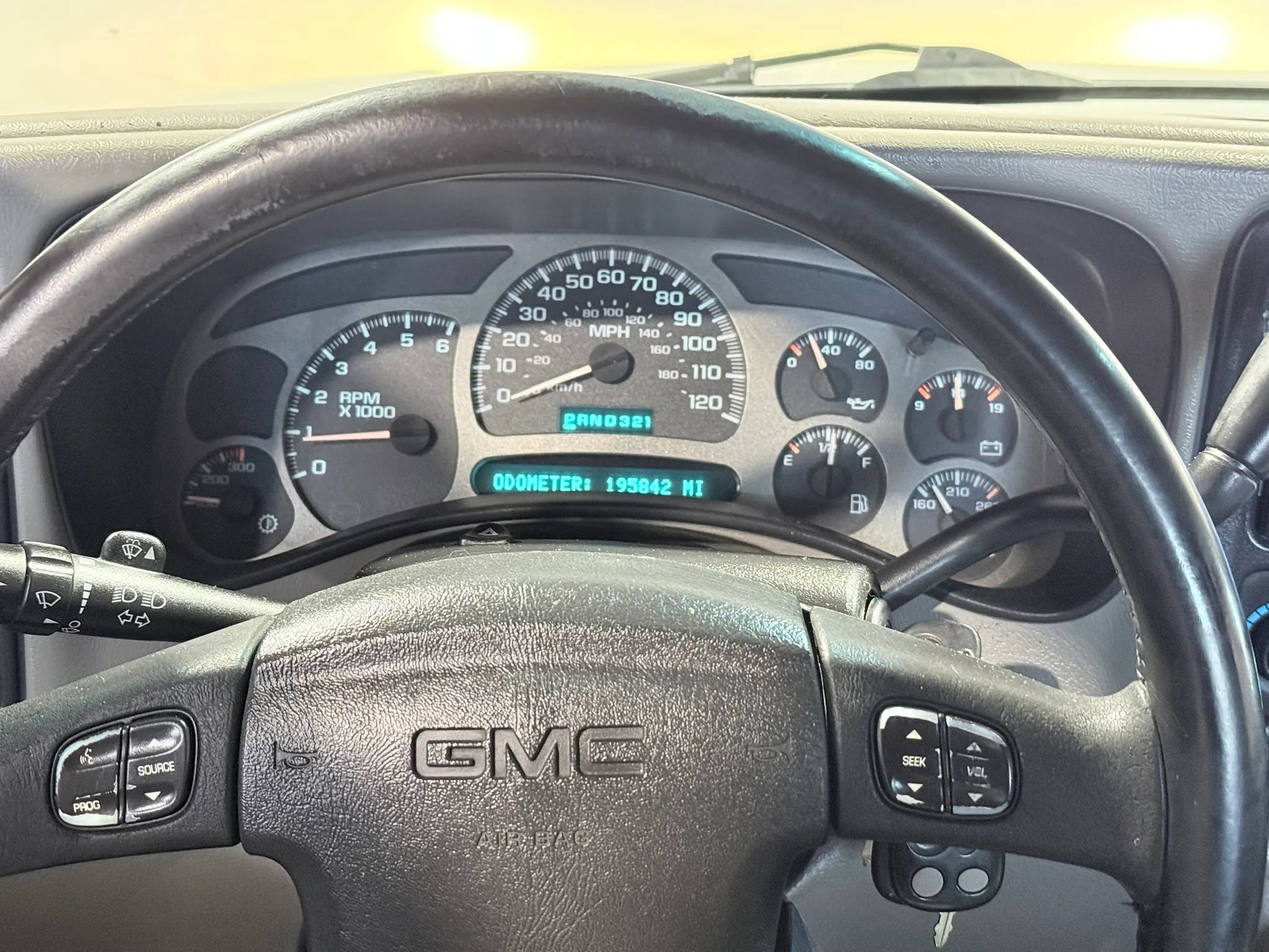 Used 2004 GMC Sierra 2500 SLT w/ Heavy-Duty Power Package AWD/4WD image 12