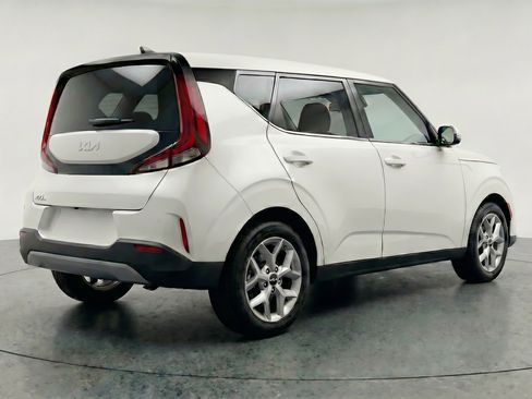 Used 2025 Kia Soul LX w/ LX Technology Package FWD image 9