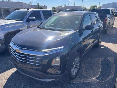 Used 2025 Chevrolet Equinox LT AWD/4WD image 3