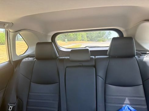 Used 2020 Toyota RAV4 XLE Premium FWD image 20