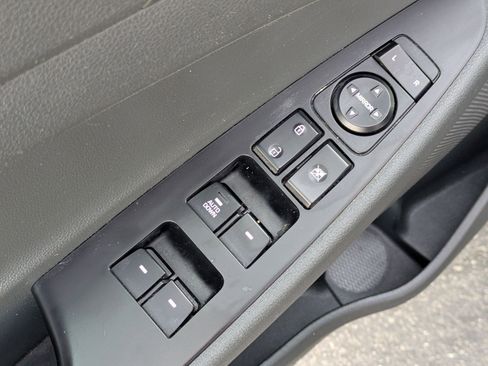 Used 2021 Hyundai Tucson SE image 16