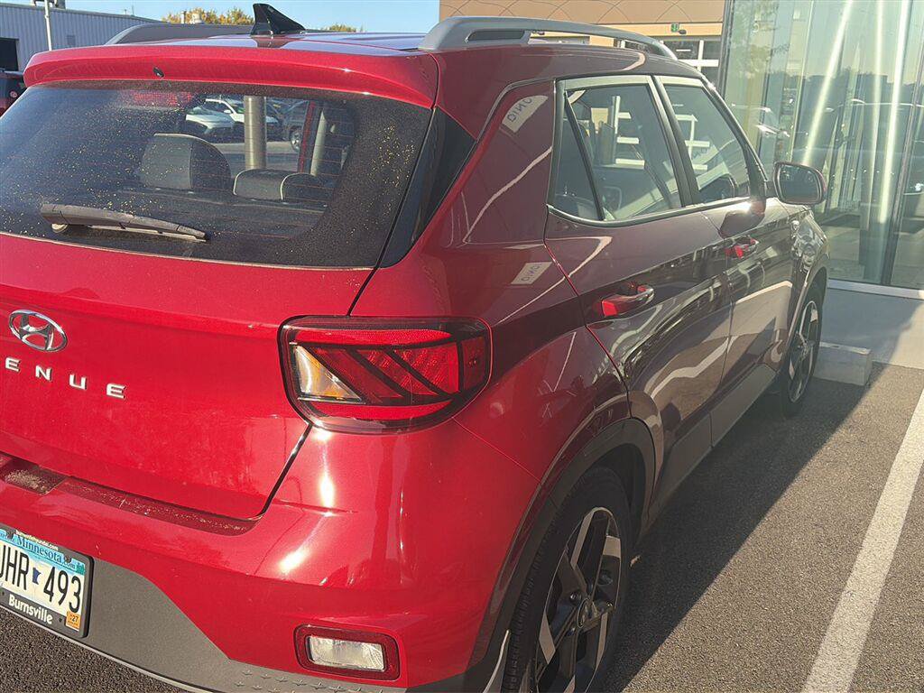 Certified 2022 Hyundai Venue Limited FWD image 6