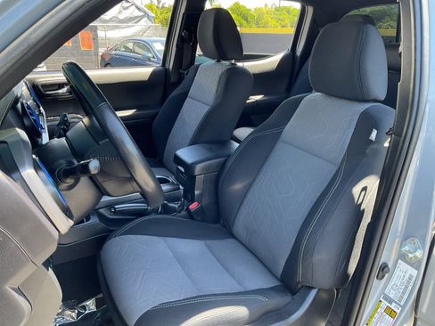 Used 2021 Toyota Tacoma TRD Sport w/ Technology Package AWD/4WD image 18