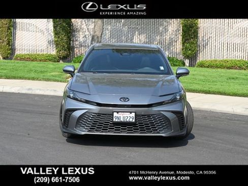Used 2025 Toyota Camry SE w/ Convenience Package FWD image 2