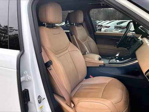Used 2024 Land Rover Range Rover Sport SE image 9