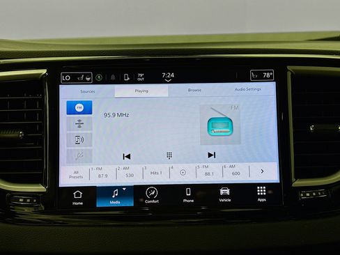 Used 2024 Chrysler Pacifica Touring-L FWD image 14