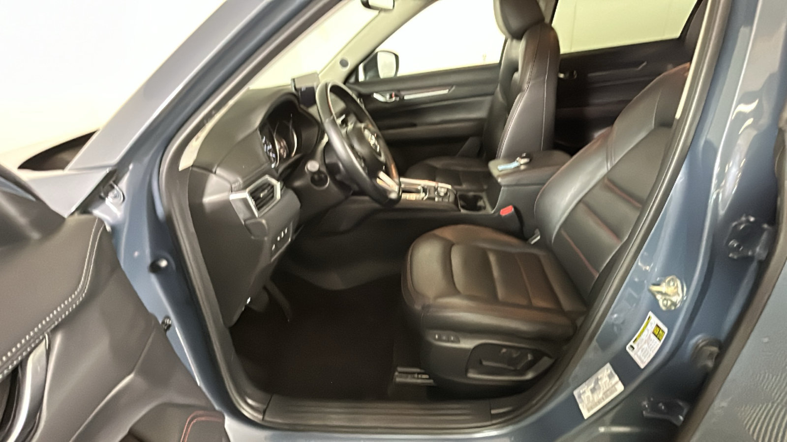 Used 2025 MAZDA CX-5 Carbon Edition AWD/4WD image 13