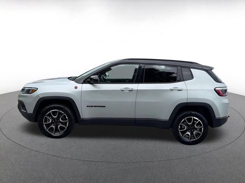 Used 2025 Jeep Compass Trailhawk w/ Trailer Tow Group AWD/4WD image 7