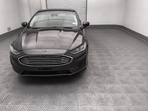 Used 2019 Ford Fusion SE FWD image 15