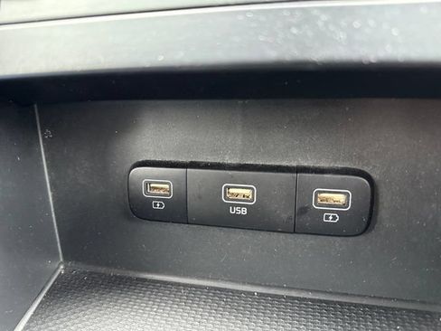 Used 2022 Kia Carnival LX FWD image 32