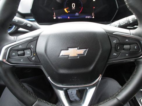 Used 2025 Chevrolet Trax LT w/ LT Convenience Package image 17