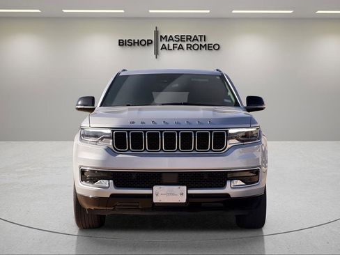 Used 2023 Jeep Wagoneer 4WD w/ Premium Group I image 4