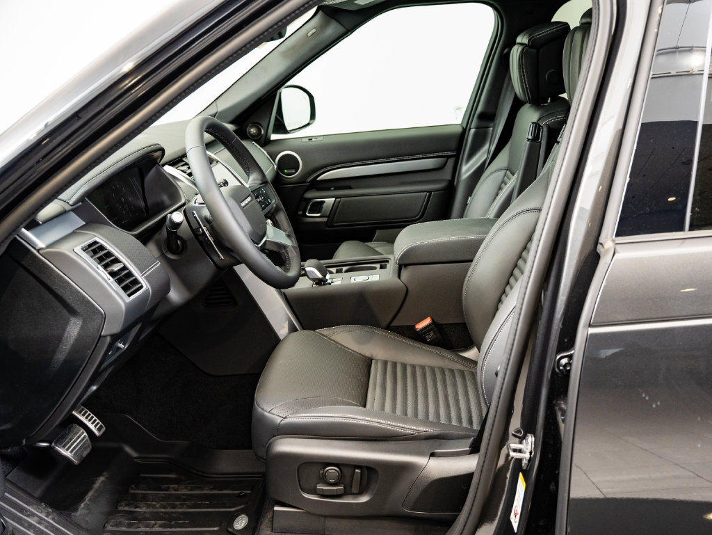 New 2026 Land Rover Discovery Limited Edition AWD/4WD image 23
