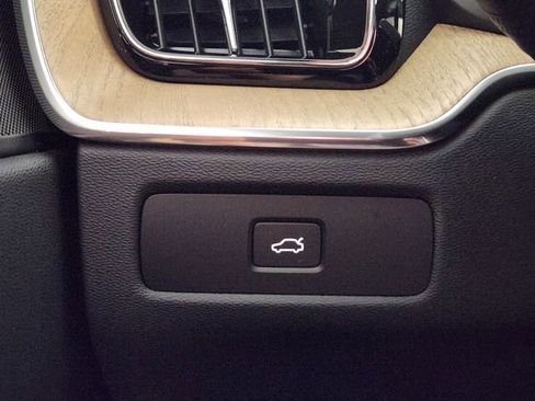 New 2026 Volvo XC60 B5 Plus w/ Protection Package Premier image 21