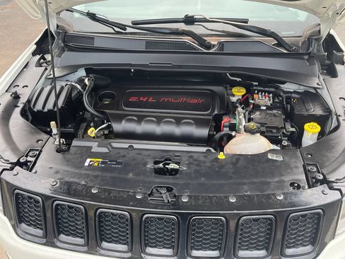 Used 2018 Jeep Compass Latitude w/ Popular Equipment Group AWD/4WD image 11