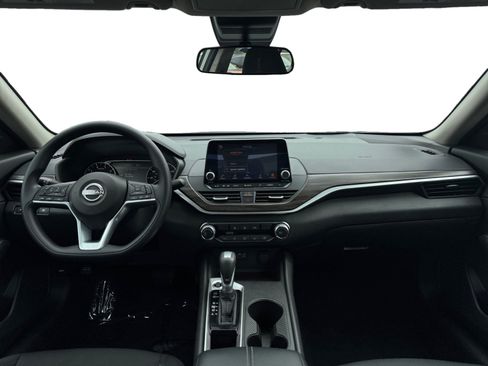Used 2025 Nissan Altima 2.5 SV FWD image 10