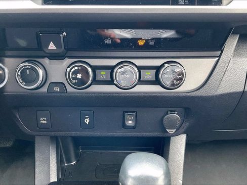 Used 2017 Toyota Tacoma TRD Sport w/ Tow Package (A/T) AWD/4WD image 17