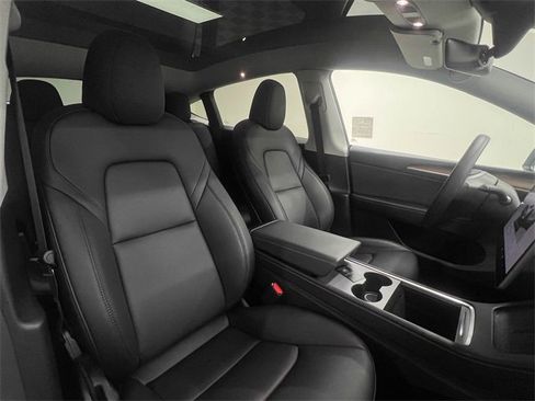 Used 2025 Tesla Model Y Long Range image 15