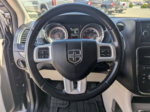 Used 2014 Dodge Grand Caravan SXT w/ Rear Park Assist Package FWD image 12