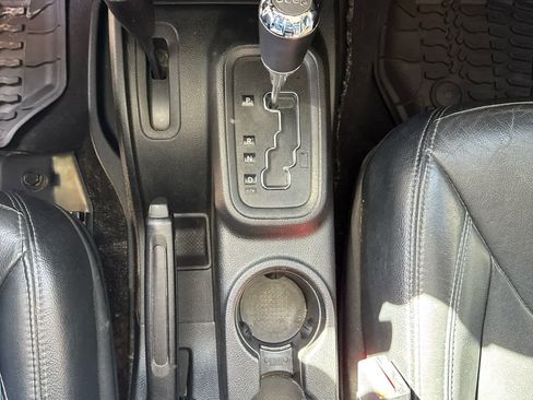 Used 2018 Jeep Wrangler Unlimited Sahara image 31