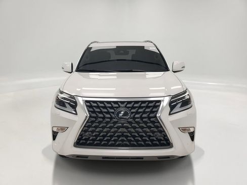 Used 2020 Lexus GX 460 Premium w/ Premium Package image 2