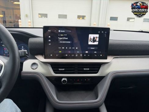 Used 2025 Ford Explorer Active w/ Active Comfort Package RWD image 19