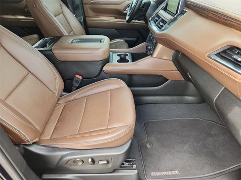 Used 2023 Chevrolet Suburban High Country AWD/4WD image 29