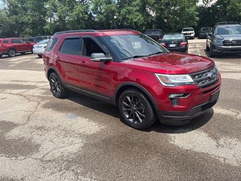 Used 2019 Ford Explorer XLT w/ Equipment Group 202A FWD image 17