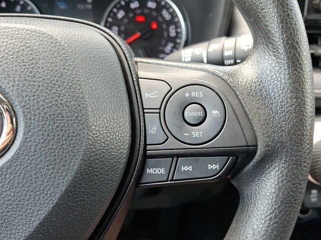 Used 2022 Toyota RAV4 XLE AWD/4WD image 22