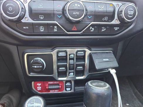 Used 2021 Jeep Wrangler Unlimited Rubicon AWD/4WD image 12